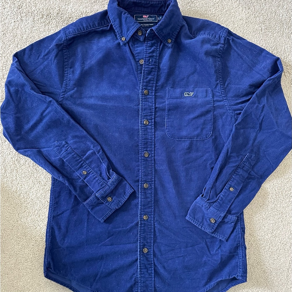 Vineyard Vines corduroy button down. Men's size small.
